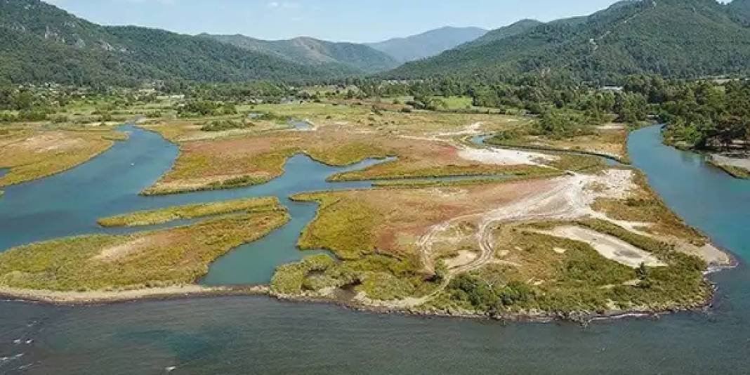 Urla’yı unutun, Seferihisar’ı geçin! Ortasından nehir geçen masalsı köy: Görenin nutku tutuluyor! 3